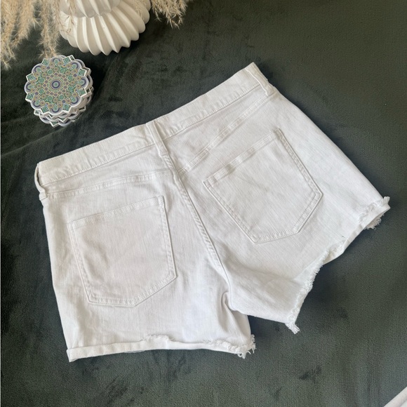 GAP Denim White High-Waisted Button Fly Shorts – Size 8 Short - Picture 2 of 5